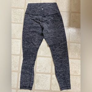 Lululemon size 6 aligns 25” inseam
